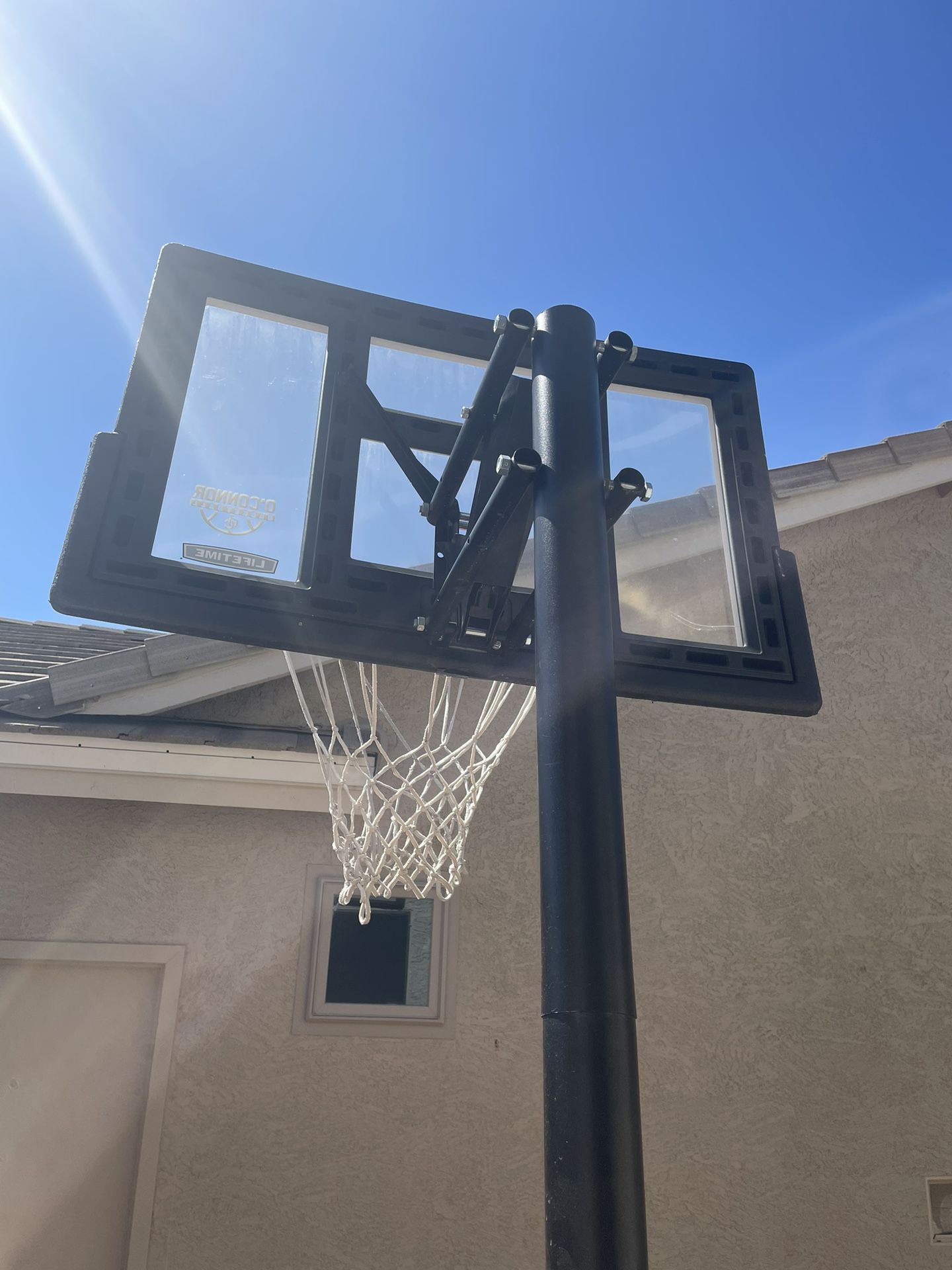 10 Ft Adjustable Basketball Hoop