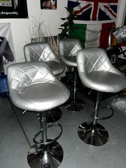 SET OF FOUR BAR CHAIRS 🪑 $65for all