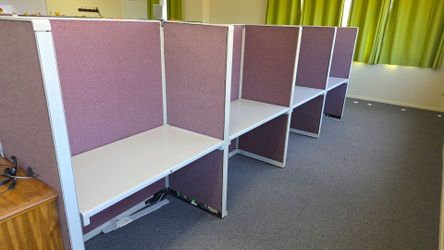COMMERCIAL QUALITY CUBICLE WORK STATIONS WITH SOUND DAMPENING PANELS