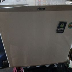 Mini Refrigerator With Freezer 