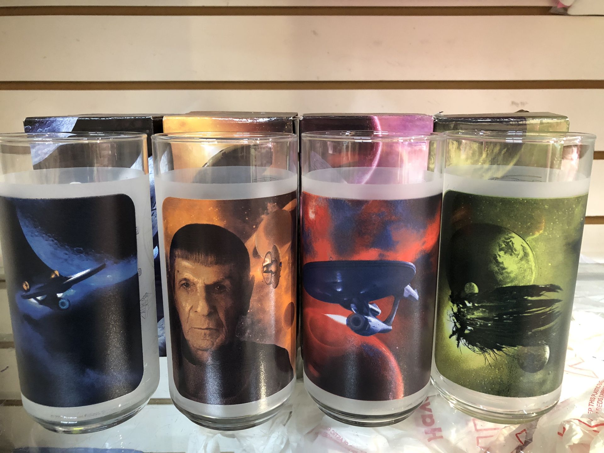 NEW set of collectible glass Star Trek glasses