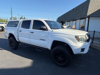 2013 Toyota Tacoma PreRunner V6 2wd, LIFTED , CAMPERSHELL