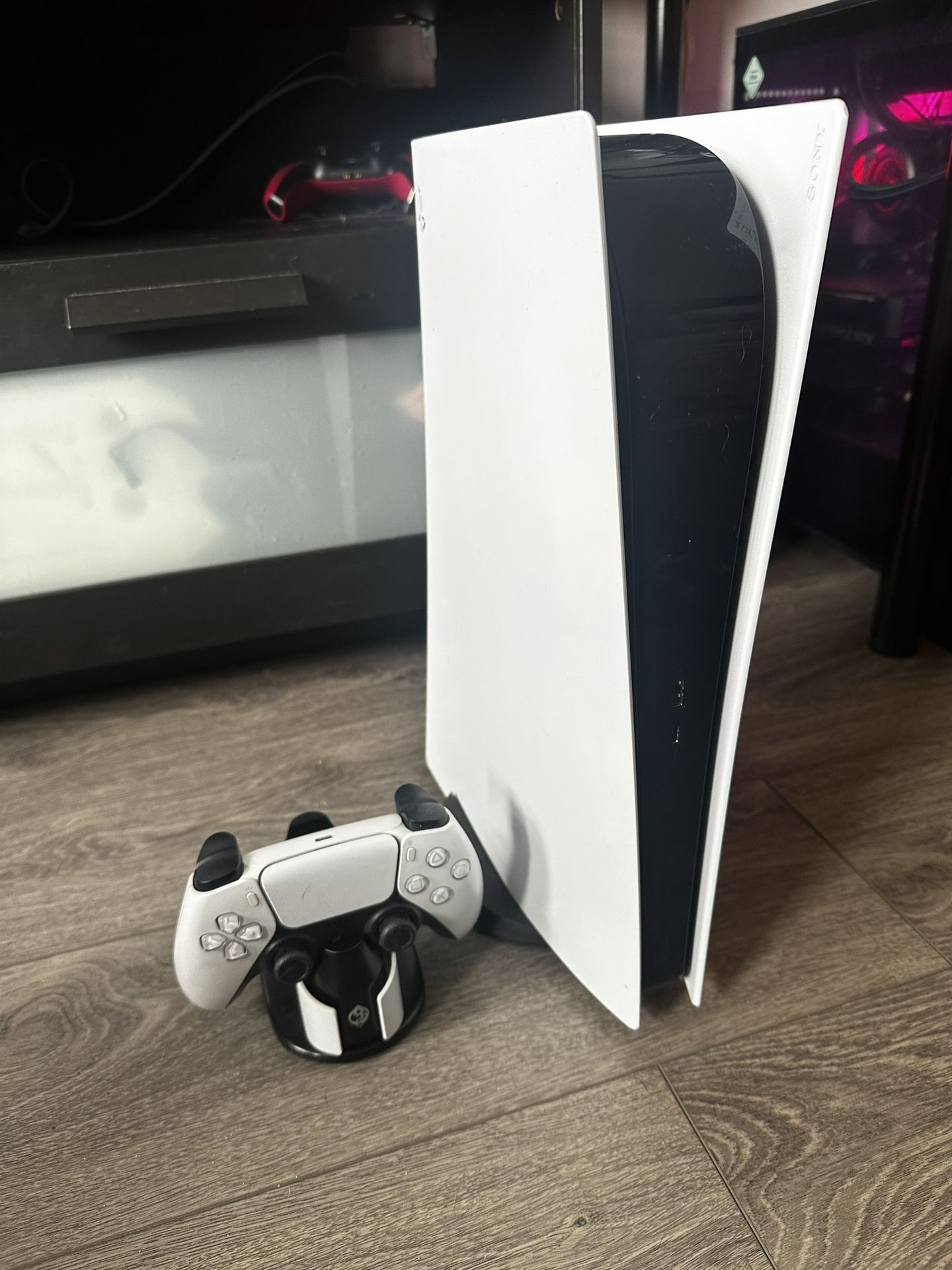 Ps5 With 1tb extra storage And Twin Controller Charging Dock