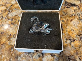 Swarovski Crystal Swan Figurine - with Original Box