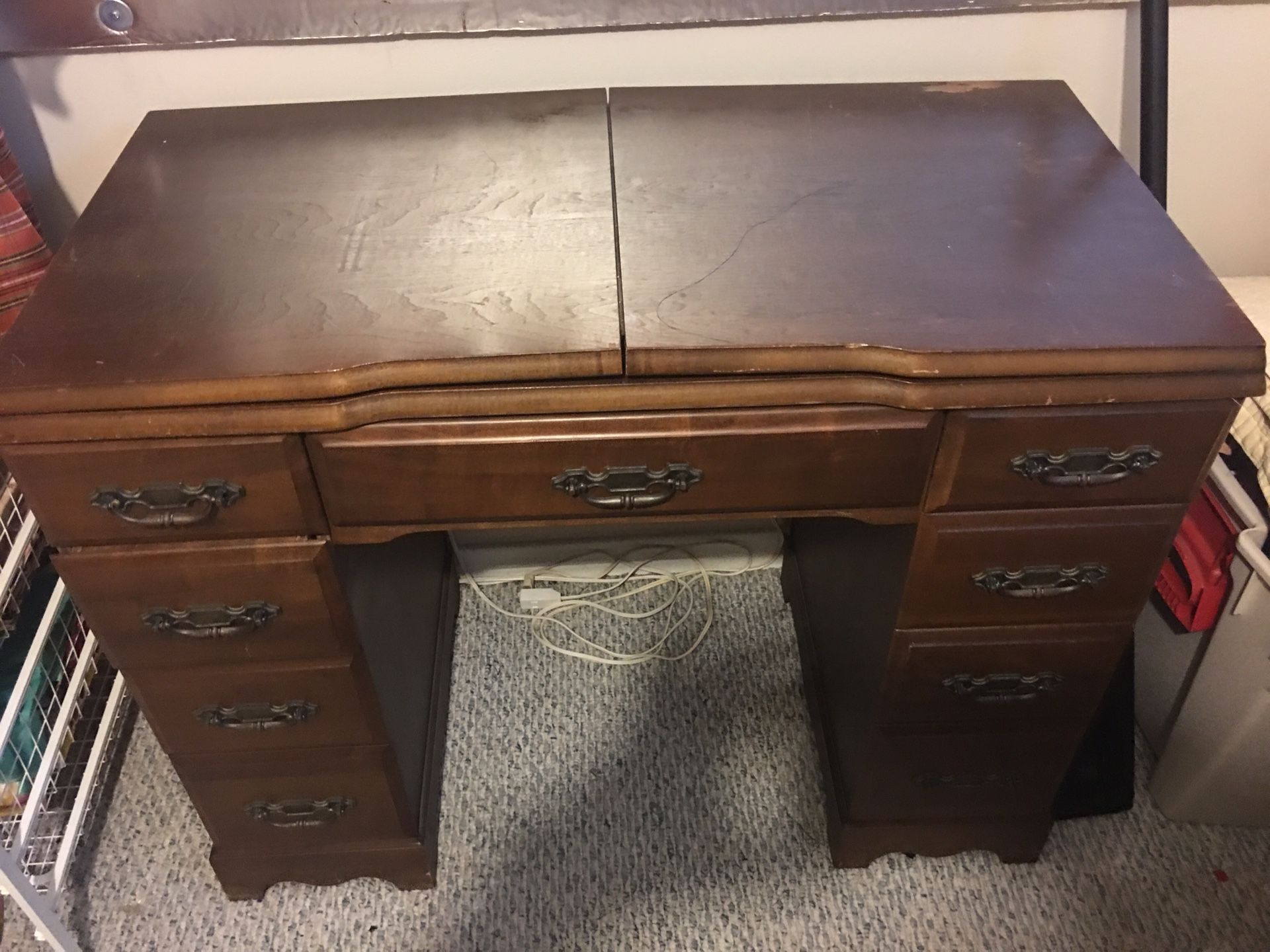 Necchi 525 Sewing Machine In Cabinet
