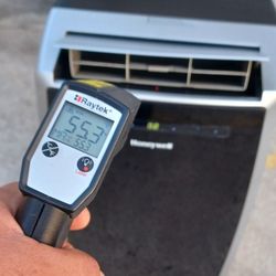 Honeywell Mn12ces 12,000 BTU. Blows COLD. Remote Included 