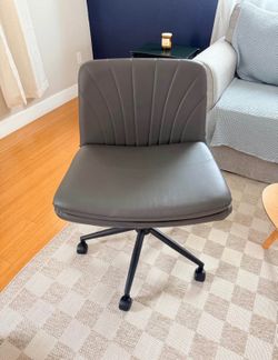 Comfy Swivel Office Chair