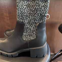 Universal Thread Black and Gray Ankle Boots size 9