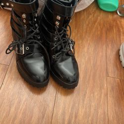 Black Boots 