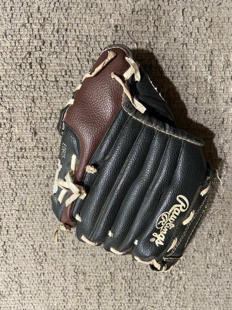 Rawlings youth baseball glove