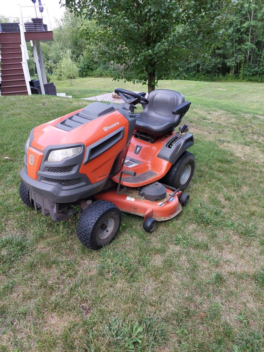 Hudqvana Tractor