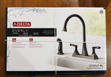 Delta Everly 2-Handle Kitchen Faucet w/ Side Sprayer – Matte Black – New in Box