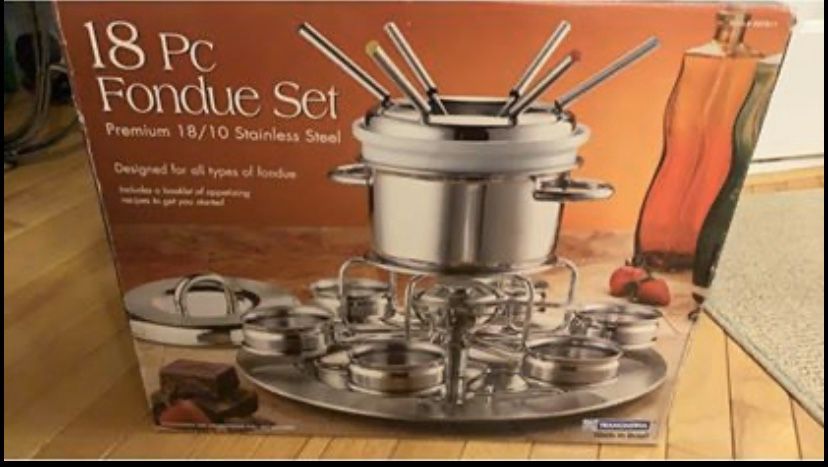 New 18 pc fondue set