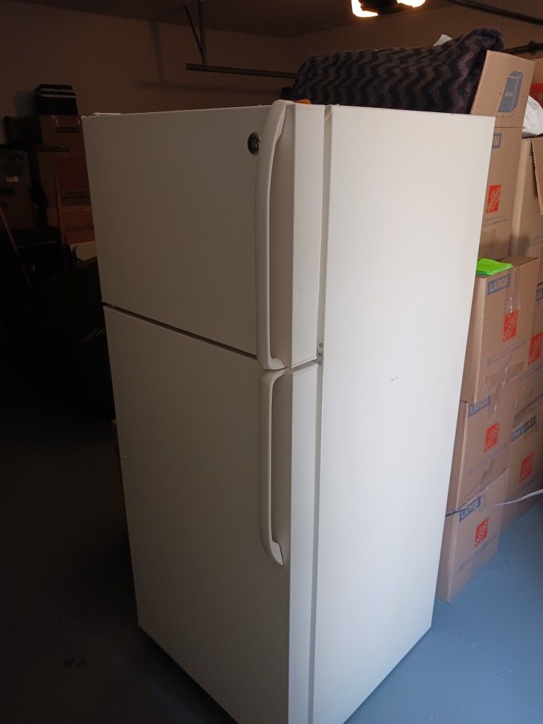 Excellent Condition/ Clean Refrigerator