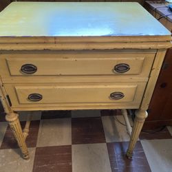 Vintage Sewing Machine With Wooden Cabinet