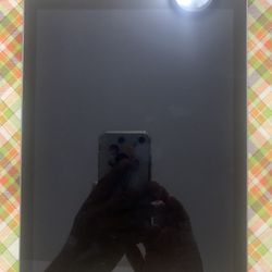 Apple iPad 6th Generation 32GB Unlocked Like New!