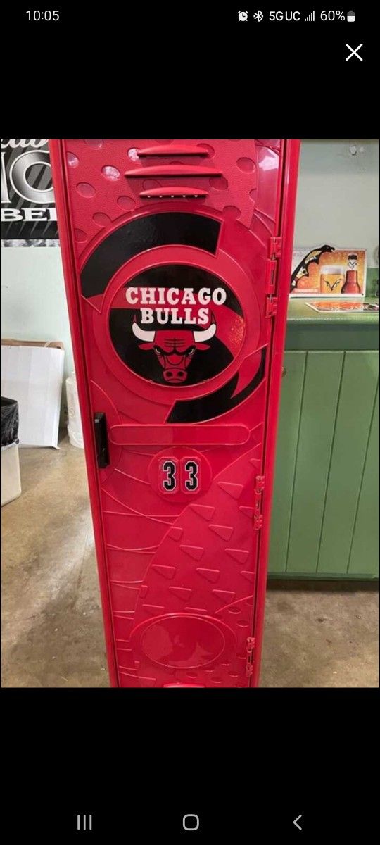 Vintage Bulls Locker