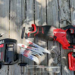 Craftsman BRUSHLESS Reciprocating Saw - Rechargeable BATTERY 