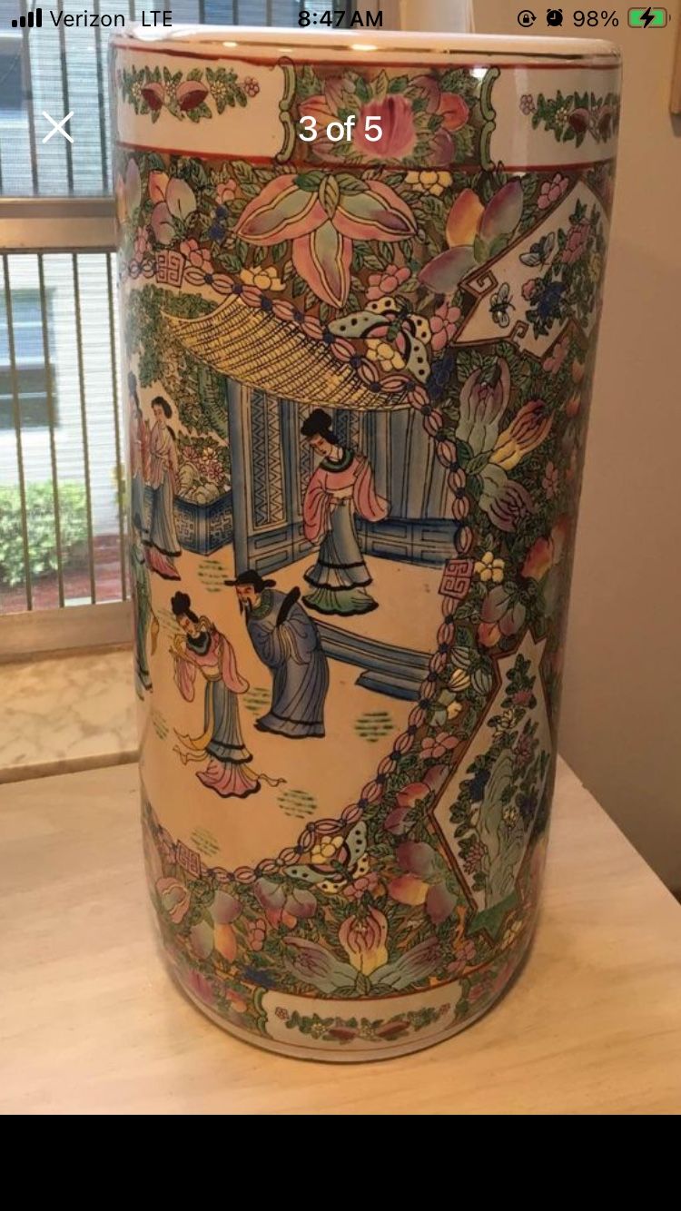 18” Tall Rose Medallion Umbrella Or Walking Cane Stand Or Floor Vase. Vintage Asian Chinese Chinoiserie Functional Art. Like New.  
