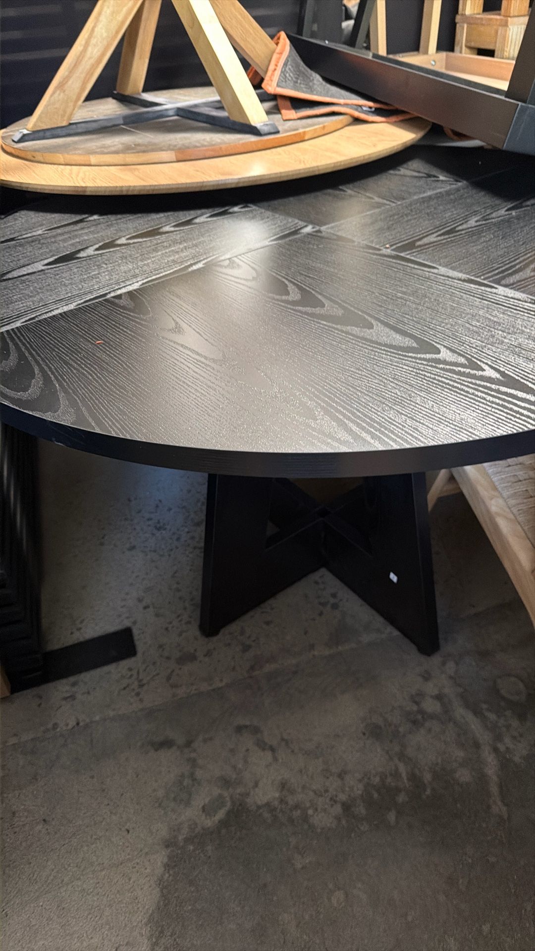 Round black table