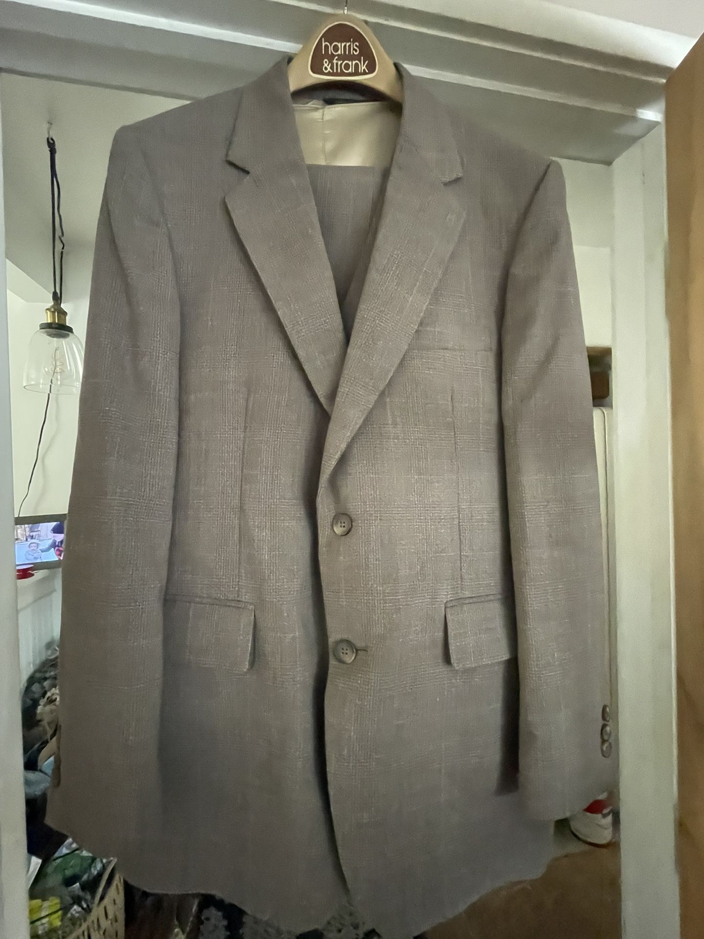 Suit Harris & Frank