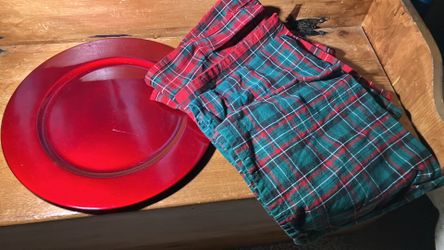 Red Charger Plate and Plaid Cloth Napkins Set