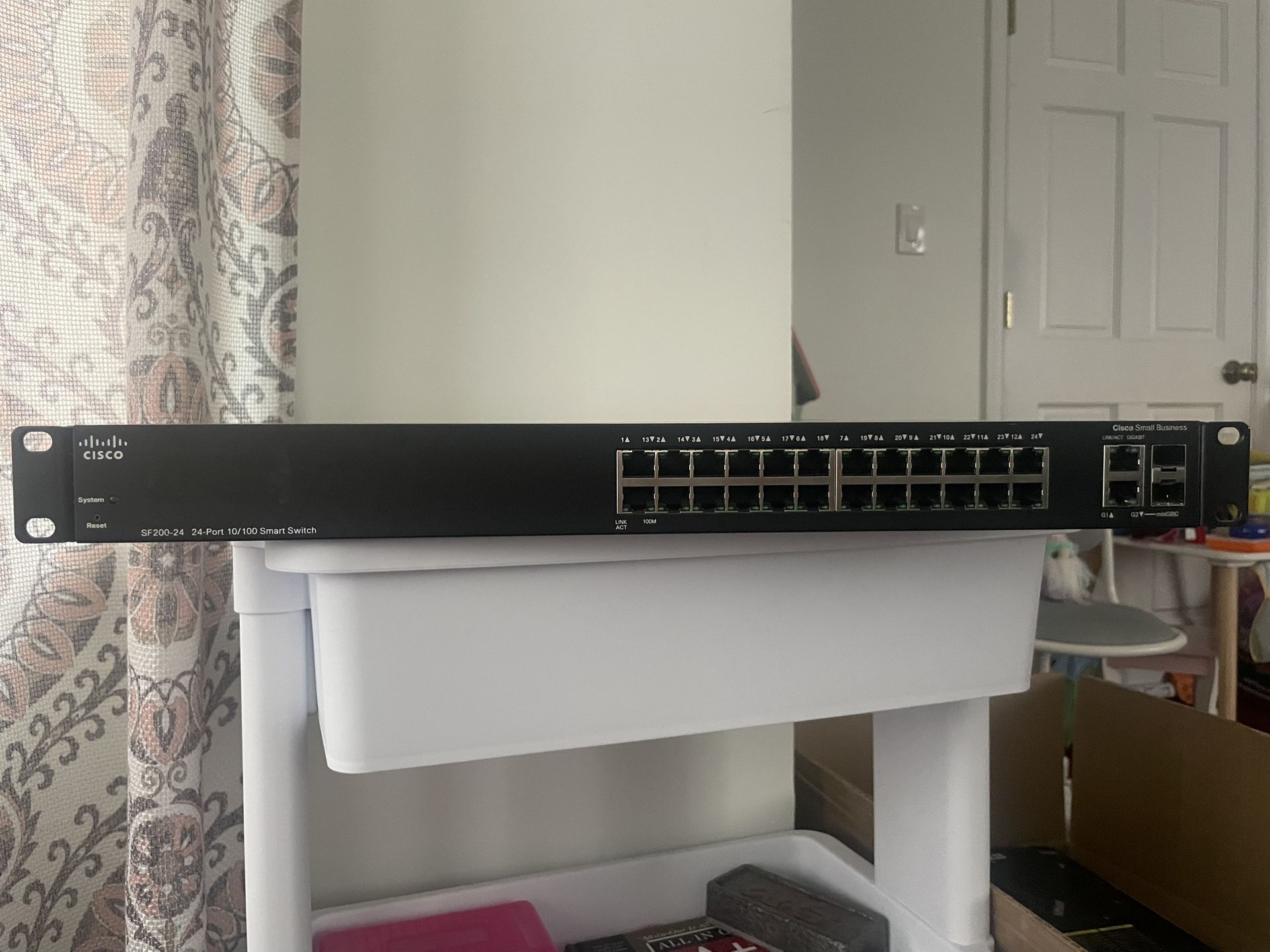 Cisco SF200-24 10/100 Smart Switch