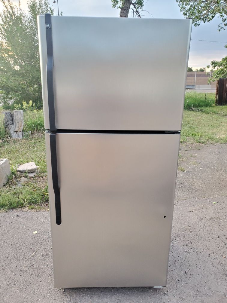 GE stainless steel fridge good working conditions