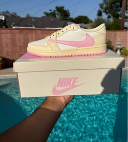Travis Scott shy pink size 9