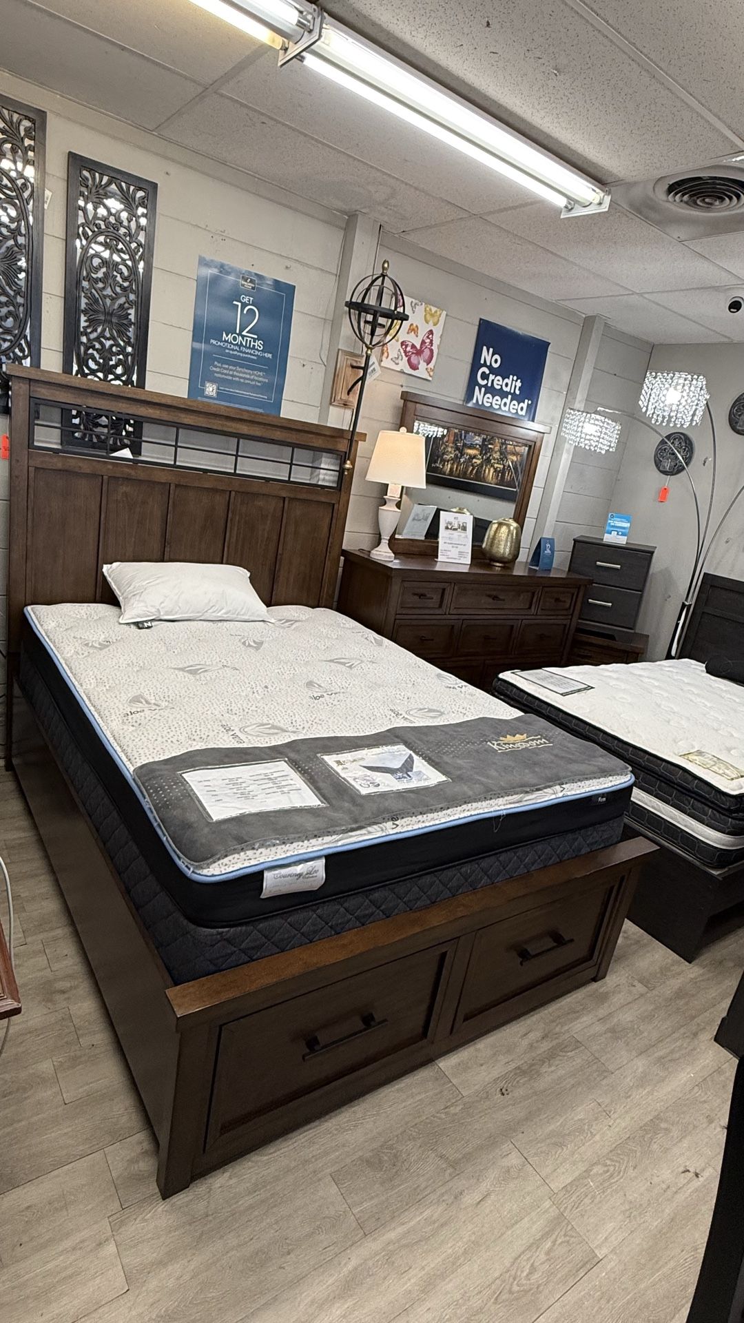 4Pc Platform Queen Bedroom Set