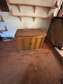 Sewing machine cabinet motorized