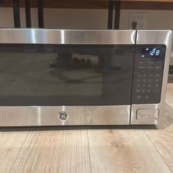GE 1.1 Cu Ft Countertop Microwave 