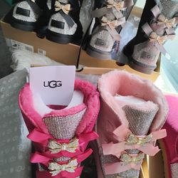 🎁🎀 UGGs Boots 🎁🎀👉 See Colors Available 