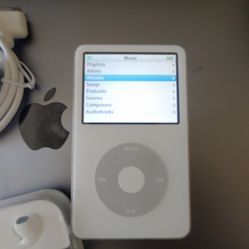 Apple Ipod 5th gen 60gb Working Fine And Charger