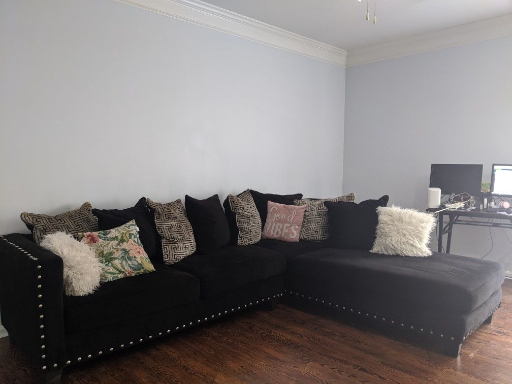 Black Sectional Sofa with Chaise