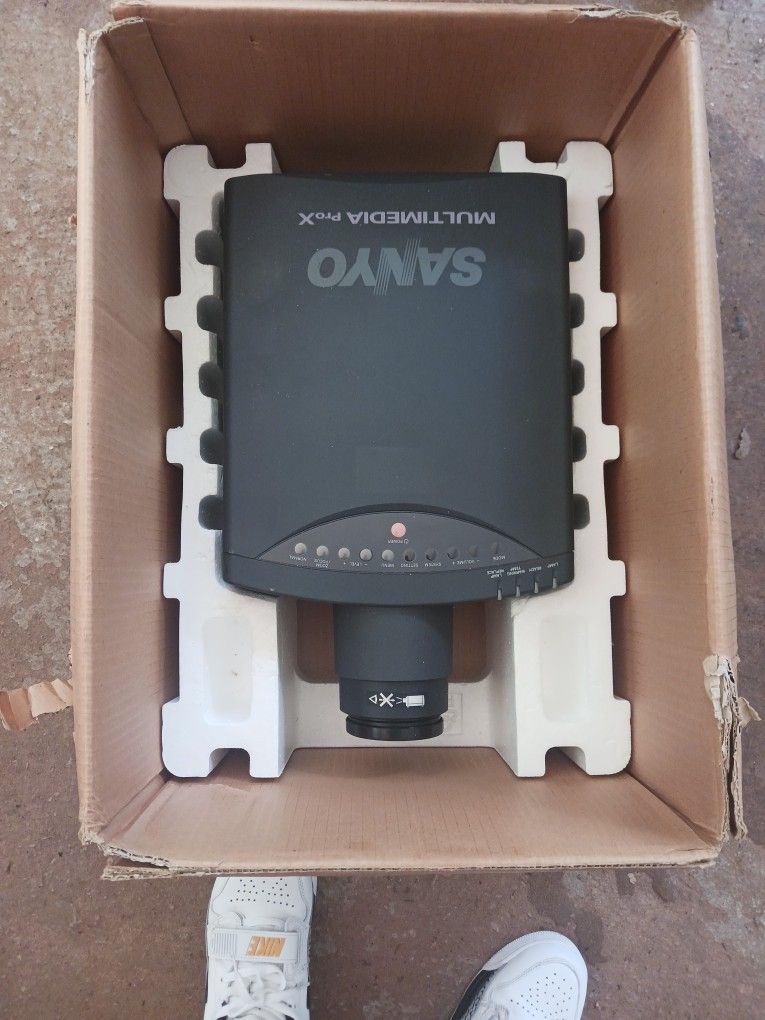 Multimedia Projector