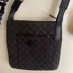 Gucci Dollar Calfskin Interlocking G Shoulder Bag Medium for Sale in Simi  Valley, CA - OfferUp
