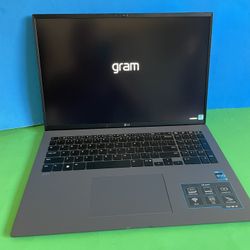 LG Gram 17” (2022) i7 12th Generation 16GB 512GB super light powerful Premium laptop (Evo certified)