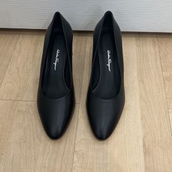 Salvatore Ferragamo Amina Low Heel 