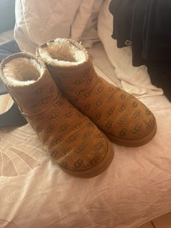 Boots uggs Size 6