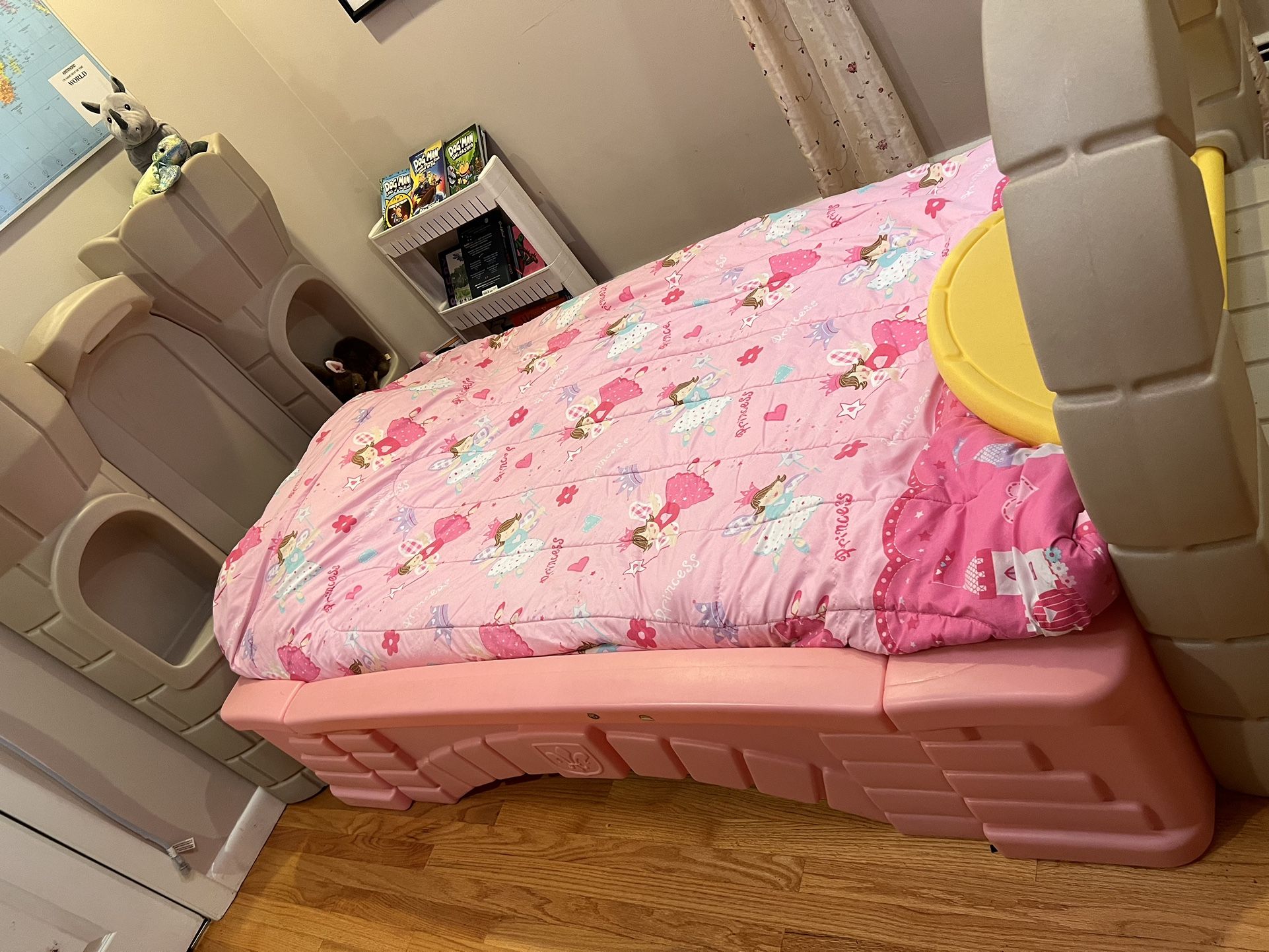 princess palace twin bed plastic platform bed toddle girl bed $ 140