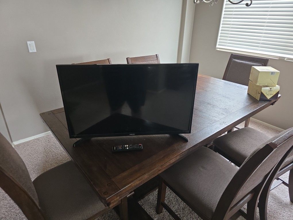 37 inch Samsung Smart TV