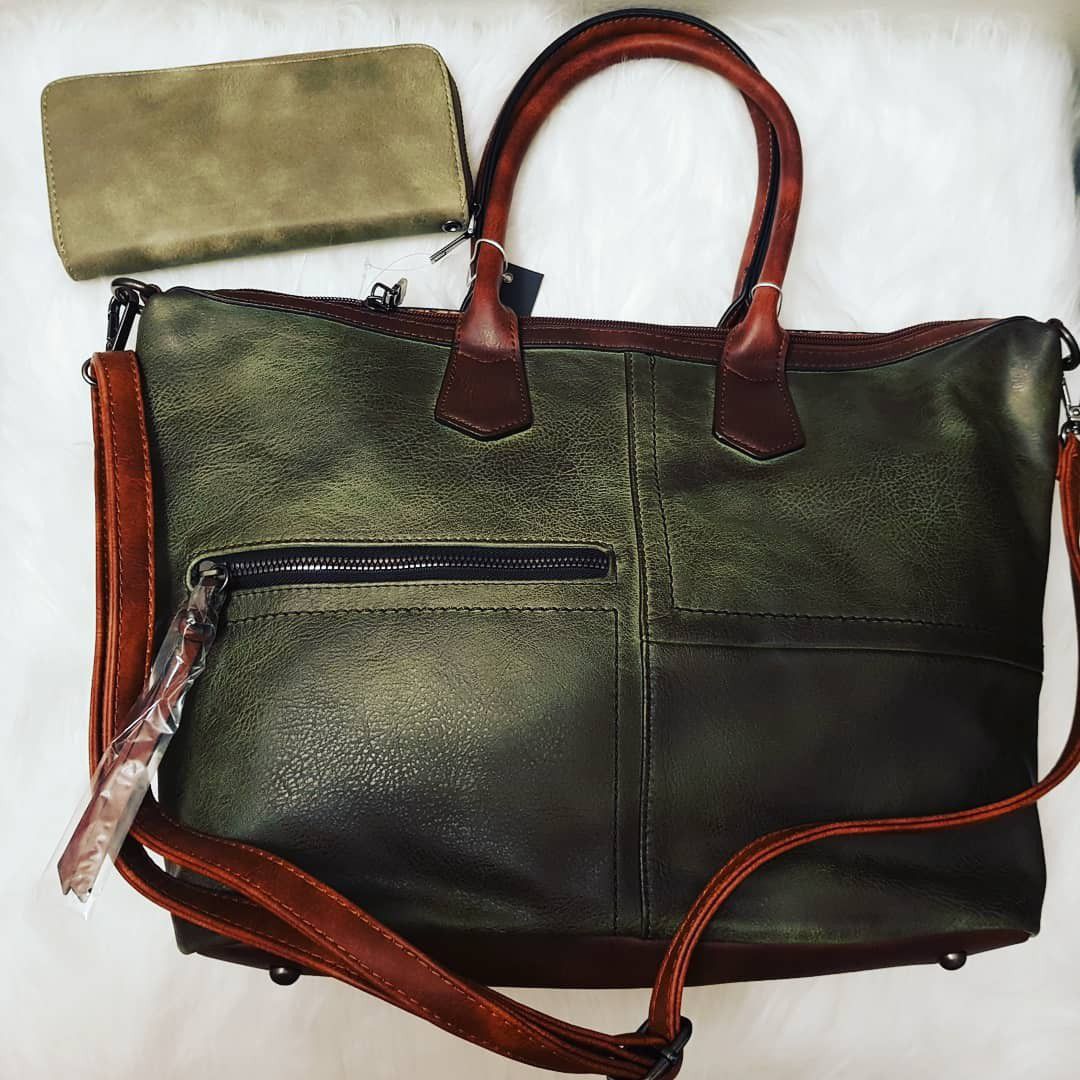 Woman old green handbag or tore bag. Size medium. Set 2 pieces. Wallet and bag. Strapp adjustable