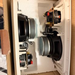 Peavey acoustic Speakers. 