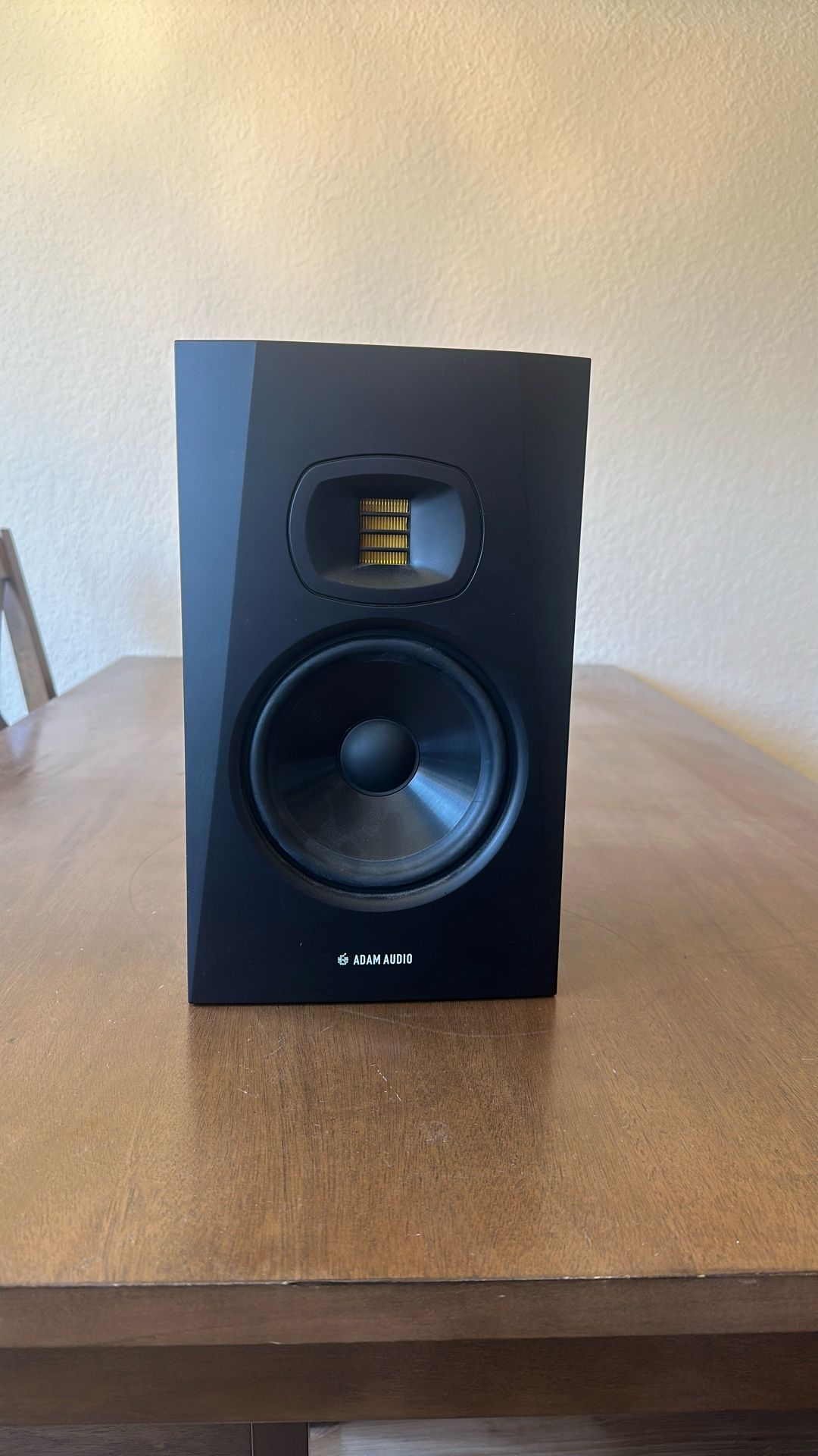 adam audio t7v studio monitor