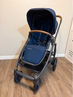 UPPAbaby Cruz V2 Stroller – Excellent Condition