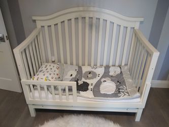 Toddler Bed / Crib