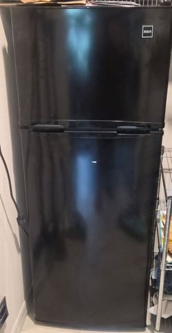 RCA Black Top-Freezer Refrigerator