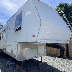 2004 FORIV. Toy Hauler !!!