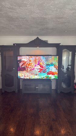 BEAUTIFUL SOLID WOOD ENTERTAINMENT CENTER WITH GLASS DOORS AND SHELVES